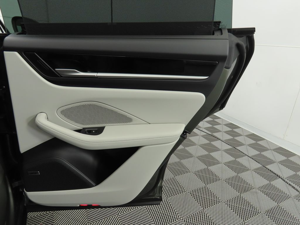 2024 Porsche Macan T 29
