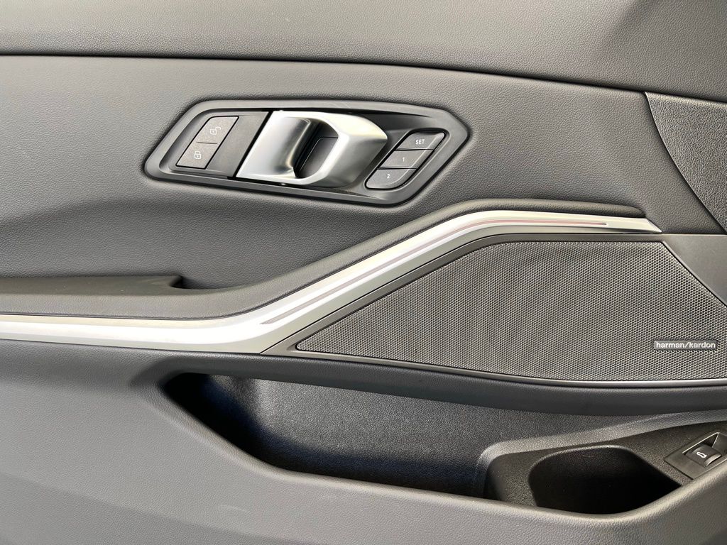 Thumbnail: 2025 BMW 3 Series - 21