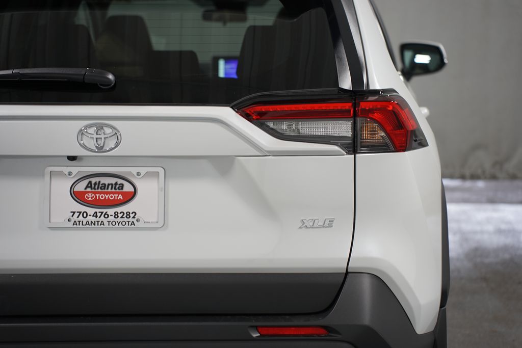 2025 Toyota RAV4 XLE Premium 10