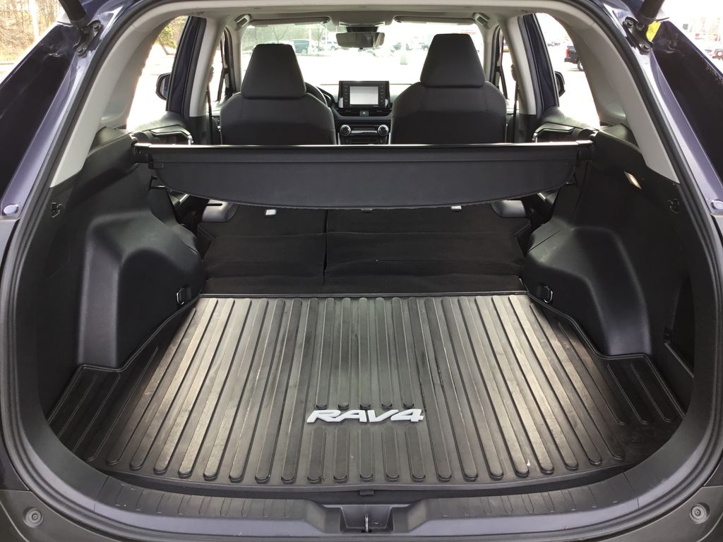 Thumbnail: 2022 Toyota RAV4 - 17