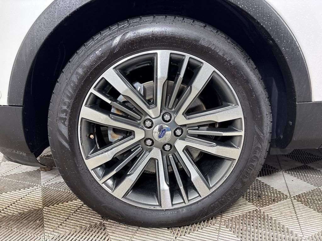 Used 2016 White Ford Platinum image 13