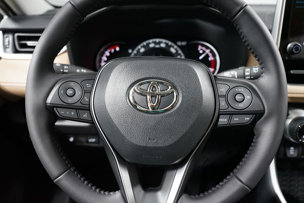 Thumbnail: 2025 Toyota RAV4 - 12