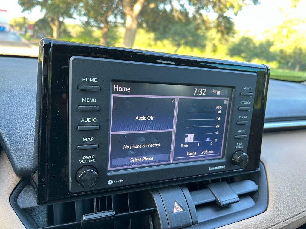 2022 Toyota RAV4 LE 23