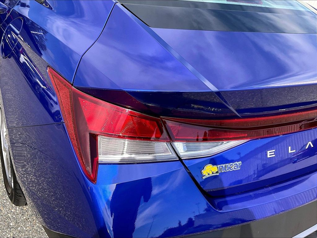 2025 Hyundai Elantra — photo 32
