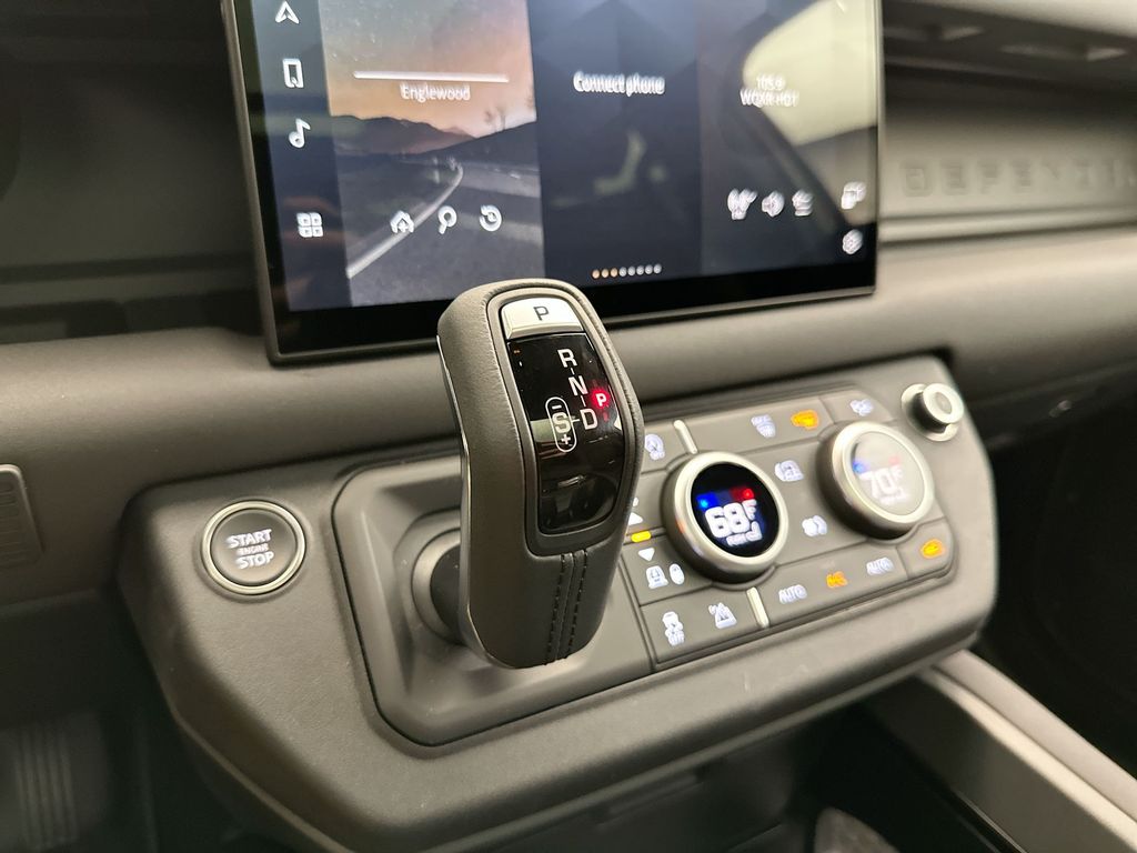 2025 Land Rover Defender 110 12