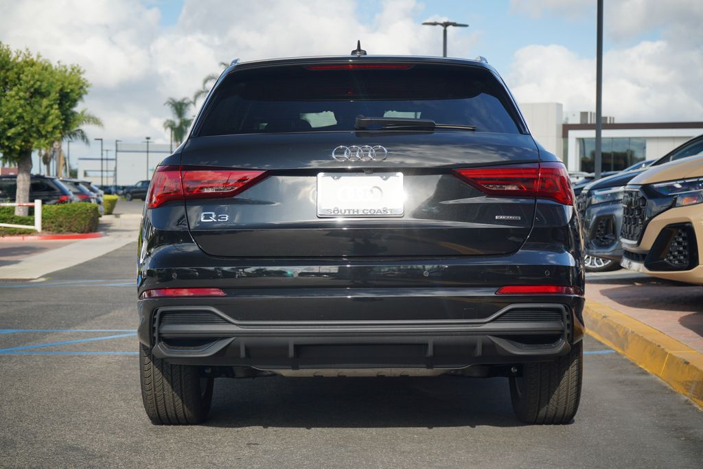 Thumbnail: 2025 Audi Q3 - 4