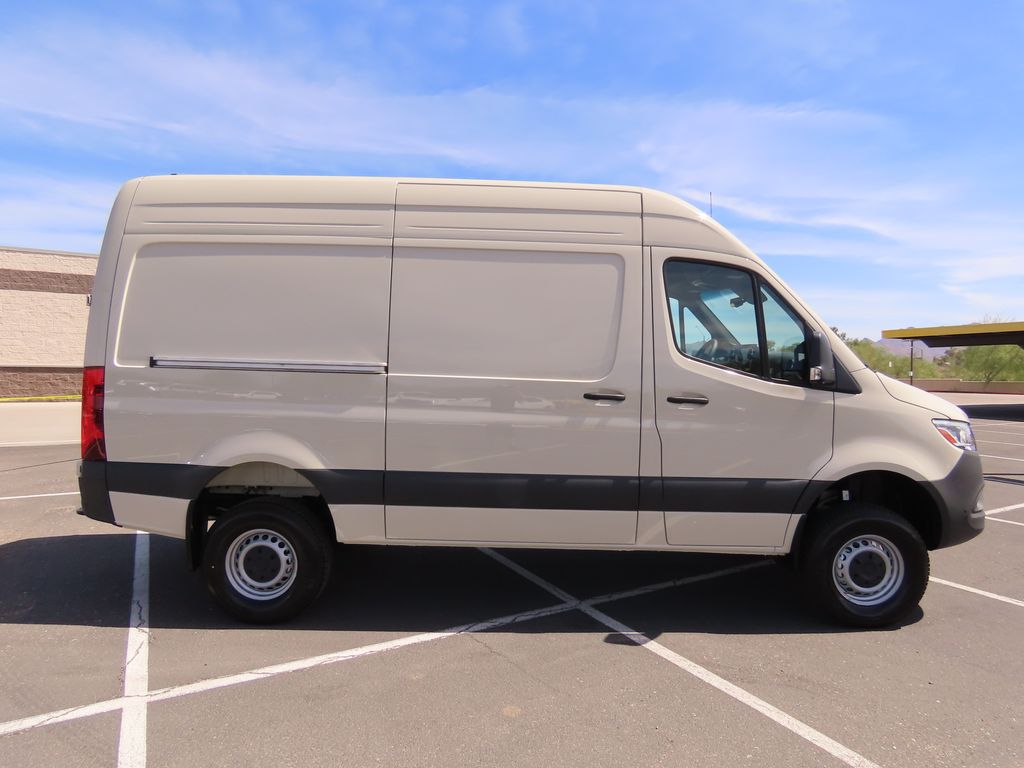 Thumbnail: 2026 Mercedes-Benz Sprinter - 4