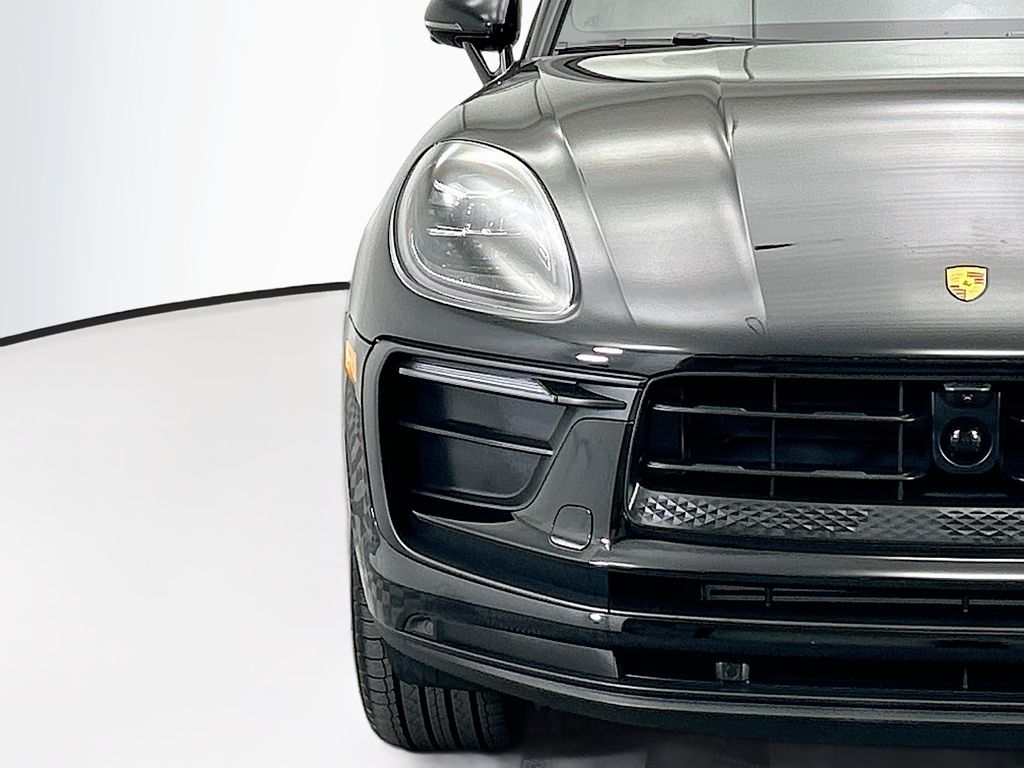 Thumbnail: 2026 Porsche Macan - 12