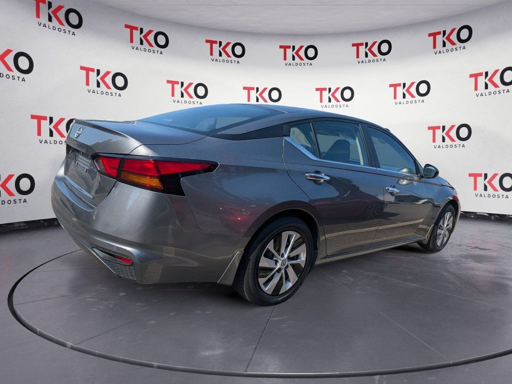 Used 2024 Nissan Altima Sedan