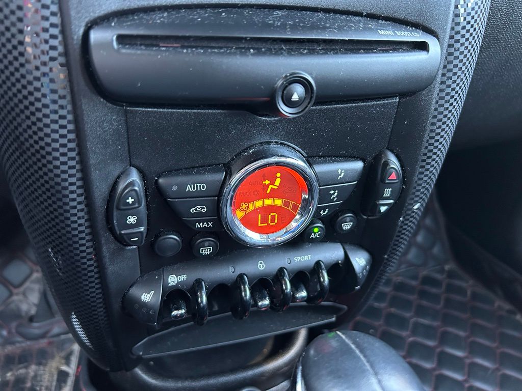 Thumbnail: 2013 MINI Cooper Countryman - 22