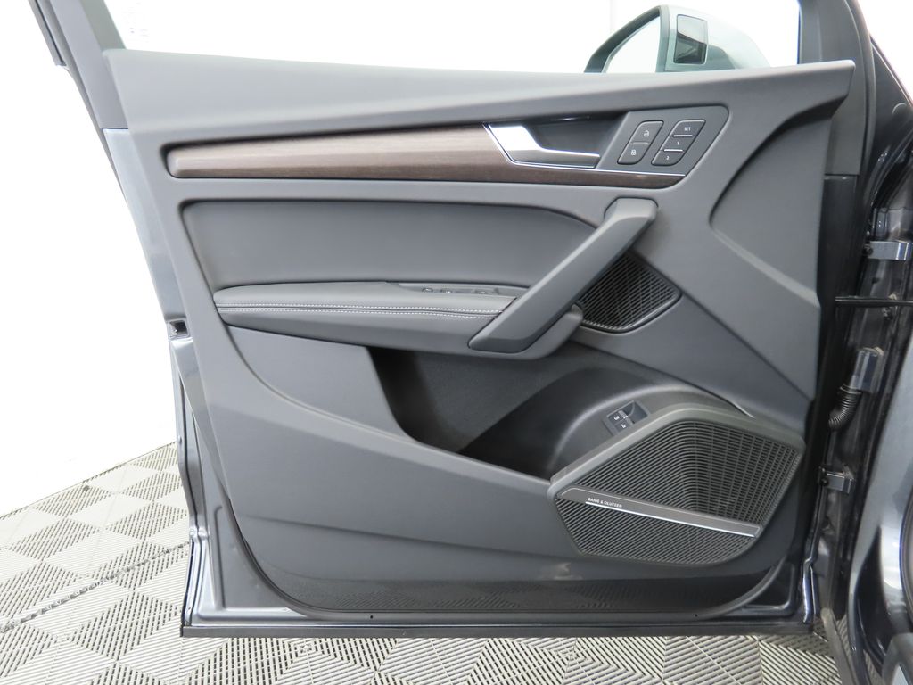 2025 Audi Q5  25