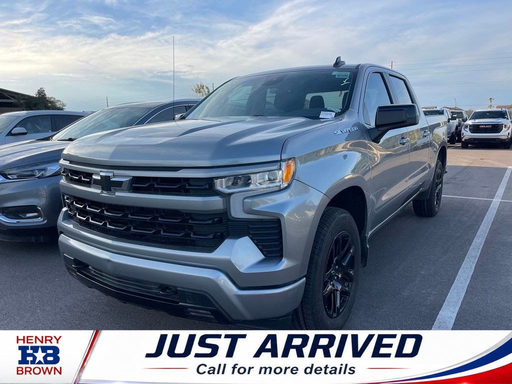 2023 Chevrolet Silverado 1500 Gris (Sterling Gray Metallic) Camioneta 4X2 Automática