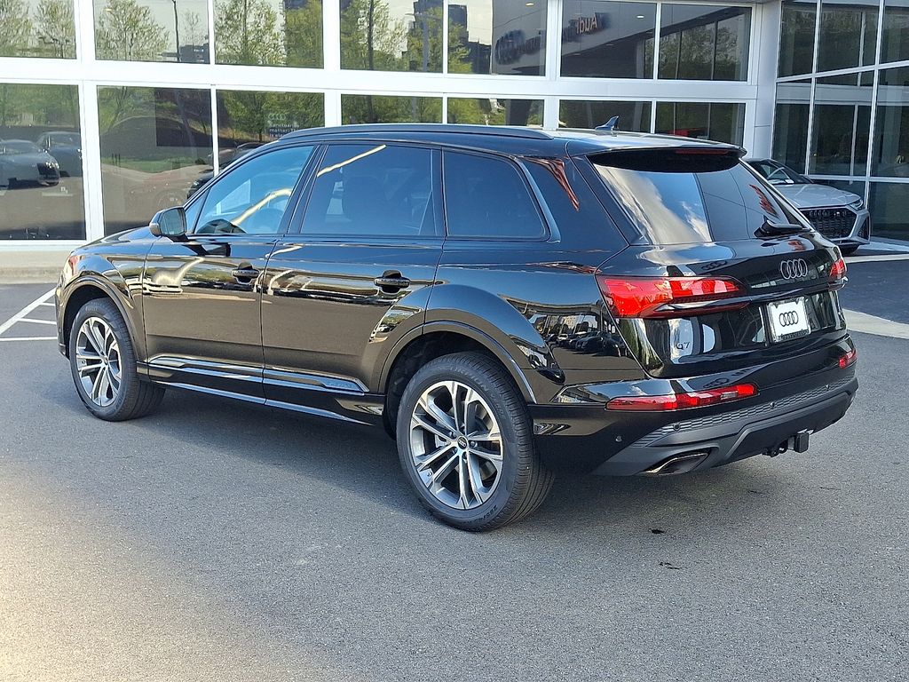 Thumbnail: 2026 Audi Q7 - 4
