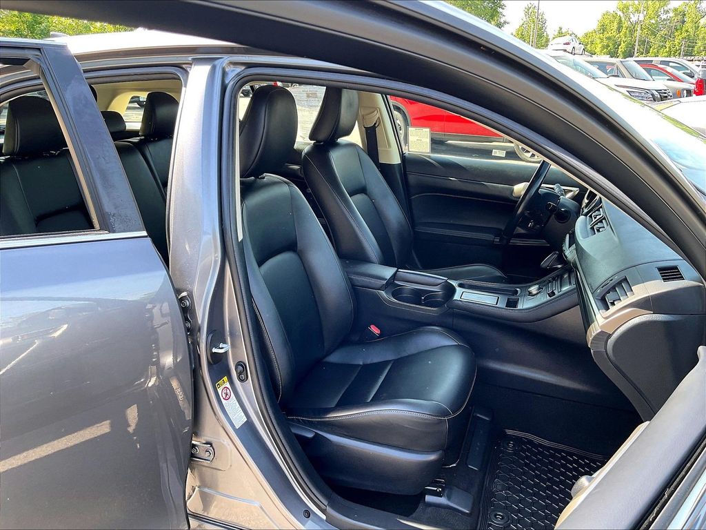2016 Lexus CT — photo 11