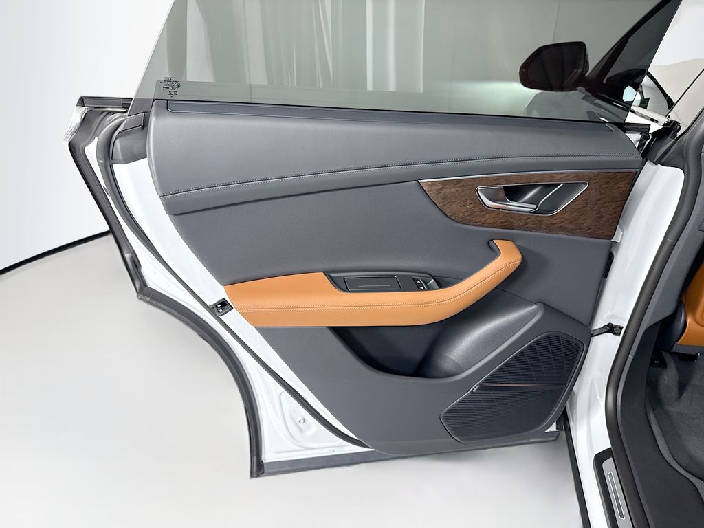 Thumbnail: 2026 Audi Q8 - 28