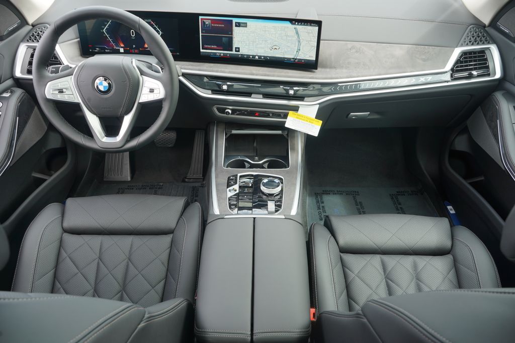 2025 BMW X7 xDrive40i 12