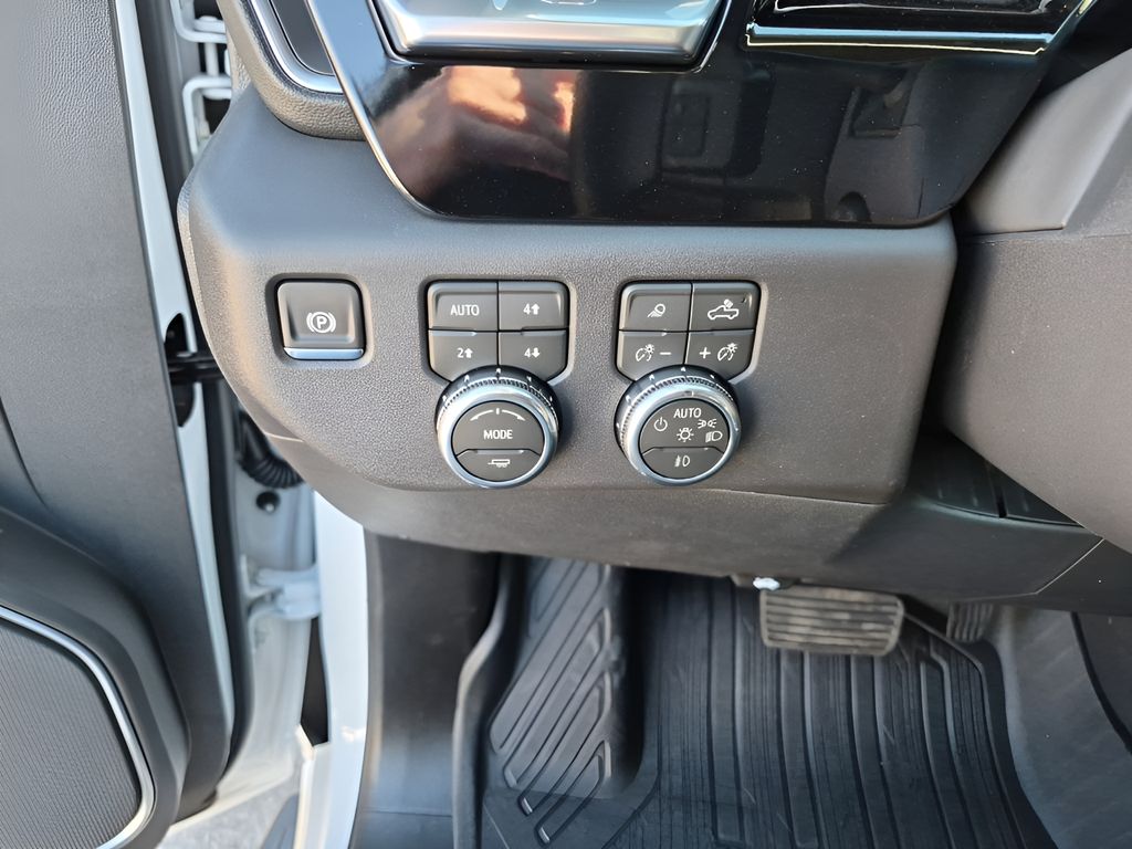 New 2026 White GMC SLT image 33