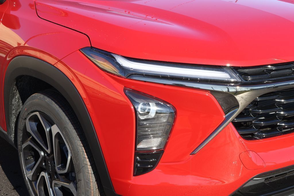 Thumbnail: 2026 Chevrolet Trax - 3