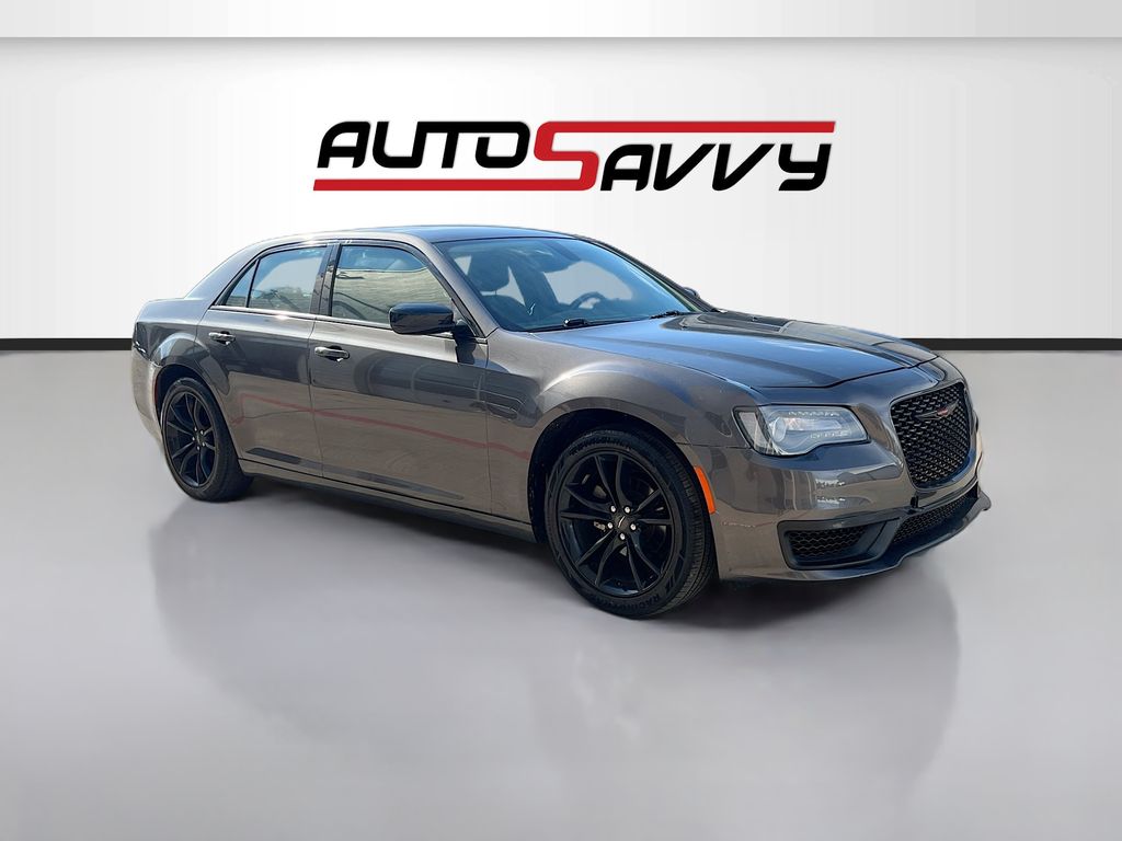 2021 Chrysler 300 Touring's photo