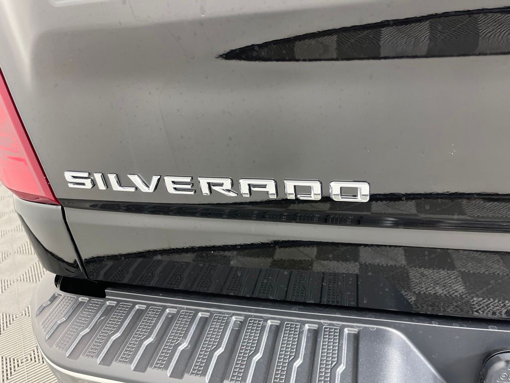 Thumbnail: 2026 Chevrolet Silverado 1500 - 18