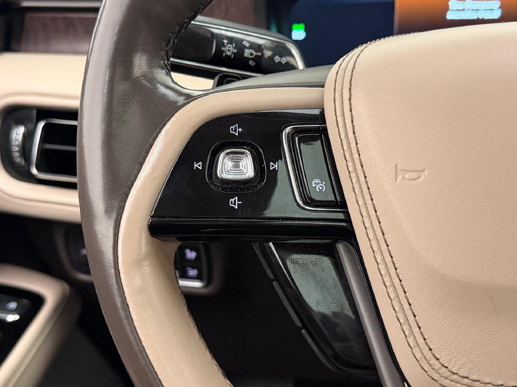 Thumbnail: 2021 Lincoln Aviator - 26