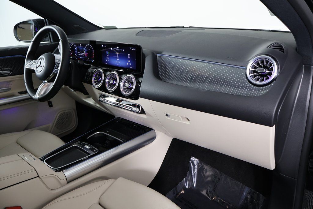 Thumbnail: 2025 Mercedes-Benz GLA - 9