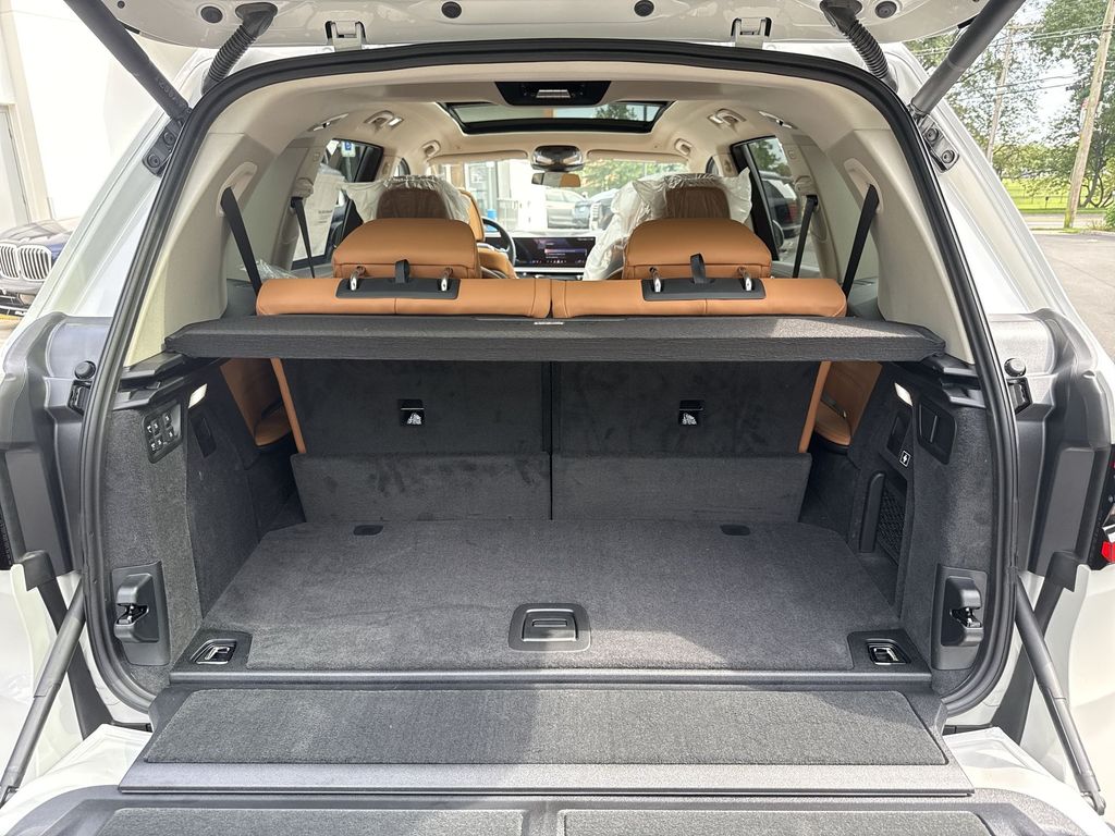 Thumbnail: 2027 BMW X7 - 25