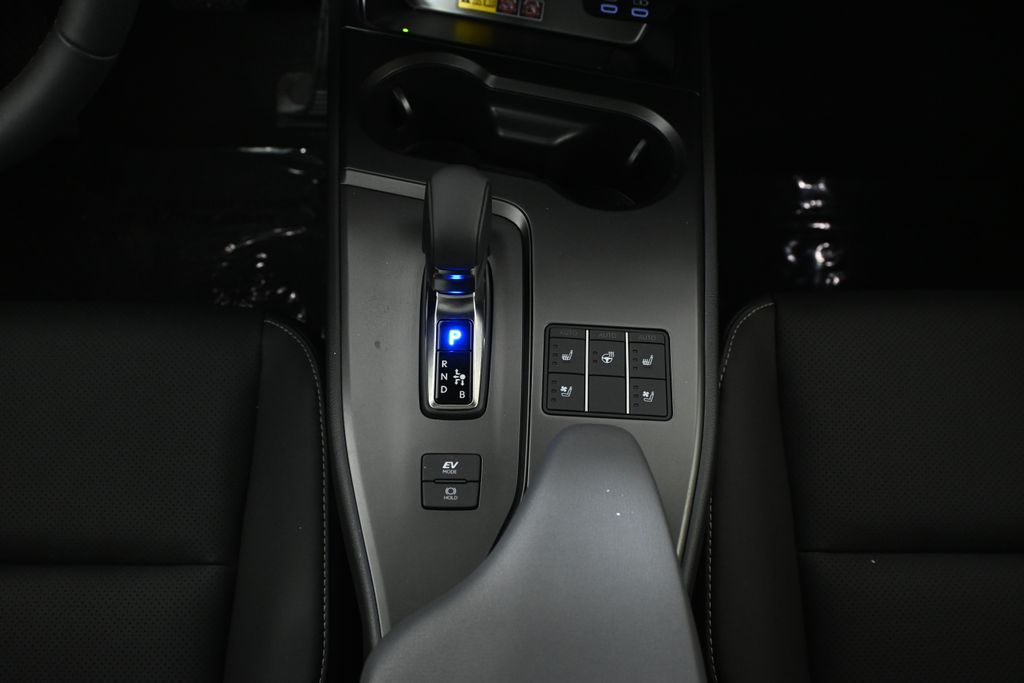 Thumbnail: 2025 Lexus UX - 24