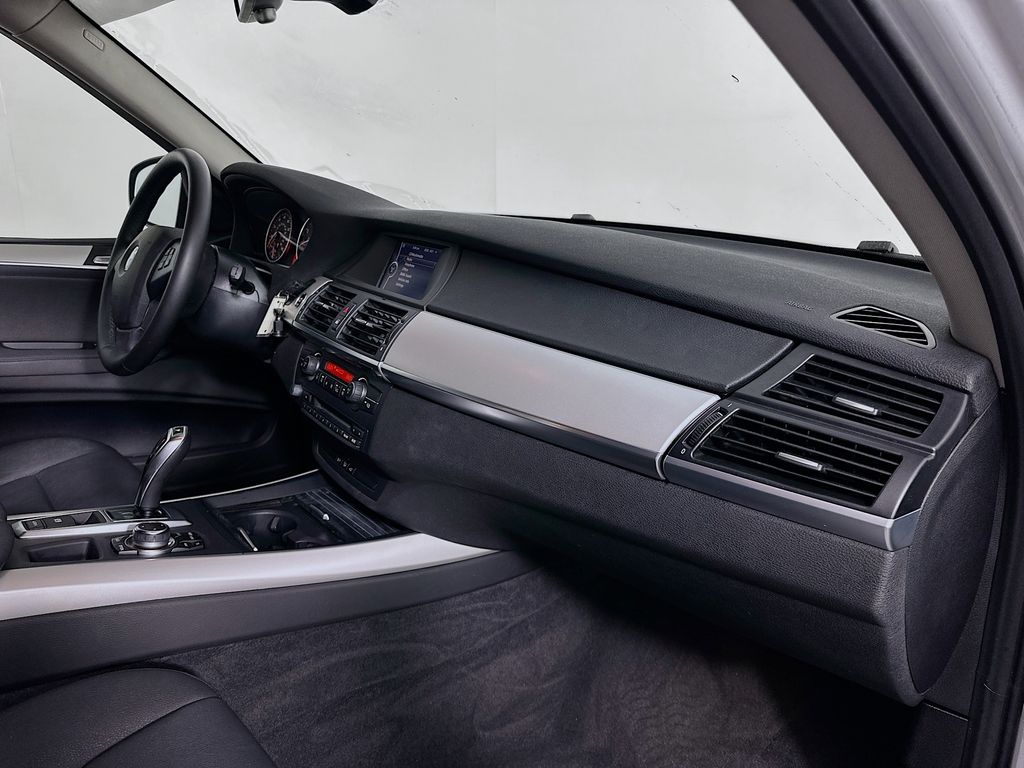 Thumbnail: 2013 BMW X5 - 27