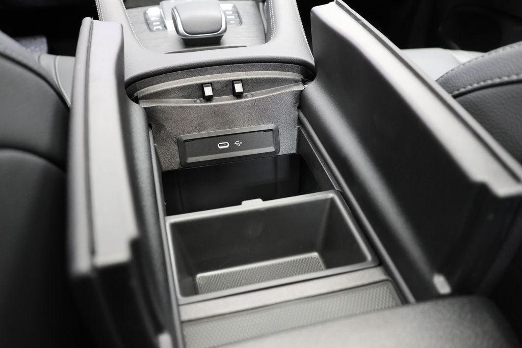 Thumbnail: 2026 Mercedes-Benz GLE - 30