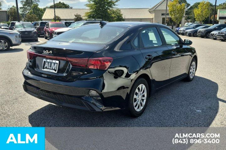 2024 Kia Forte LX photo 5