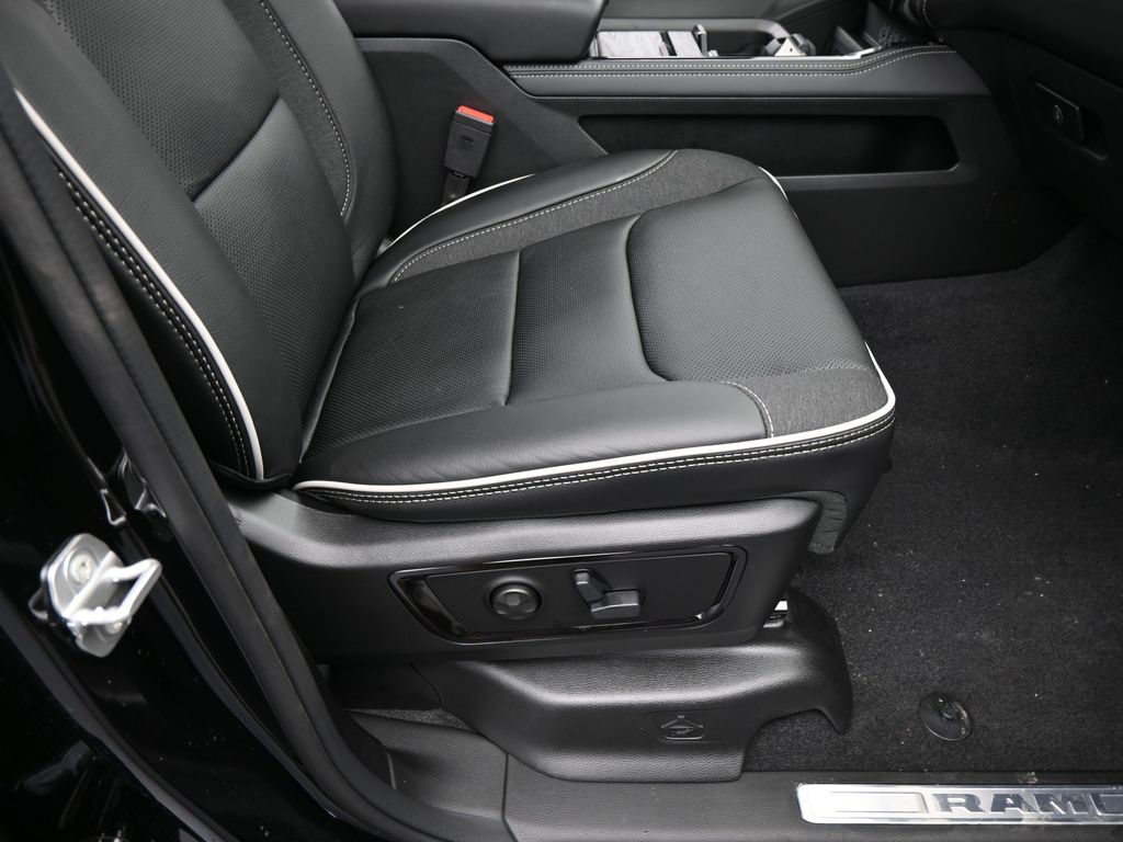 New 2026 Diamond Black Crystal Pearlcoat Ram Limited image 38
