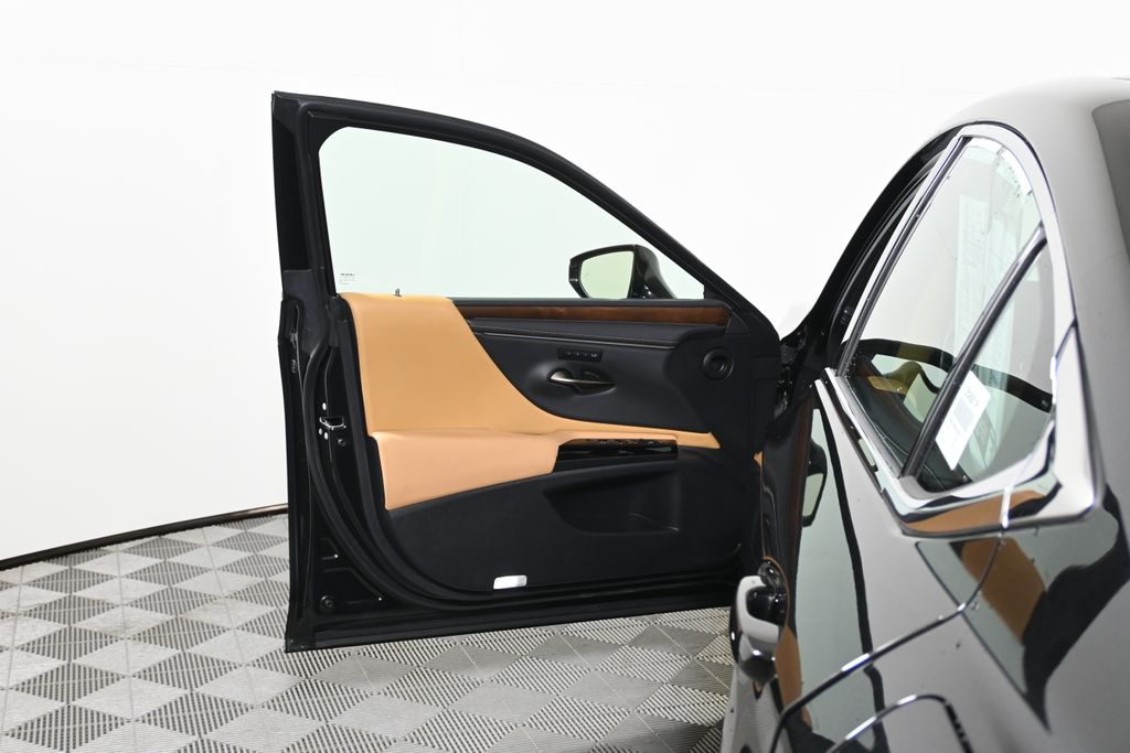 Thumbnail: 2025 Lexus ES - 28