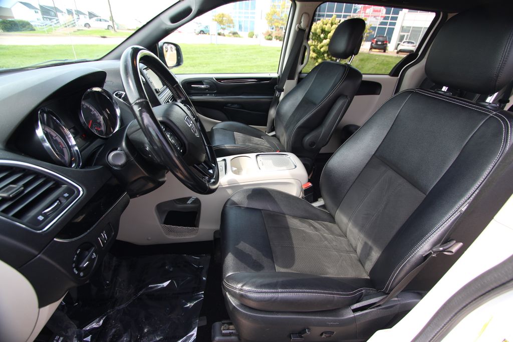 Used 2019 Dodge Grand Caravan Van