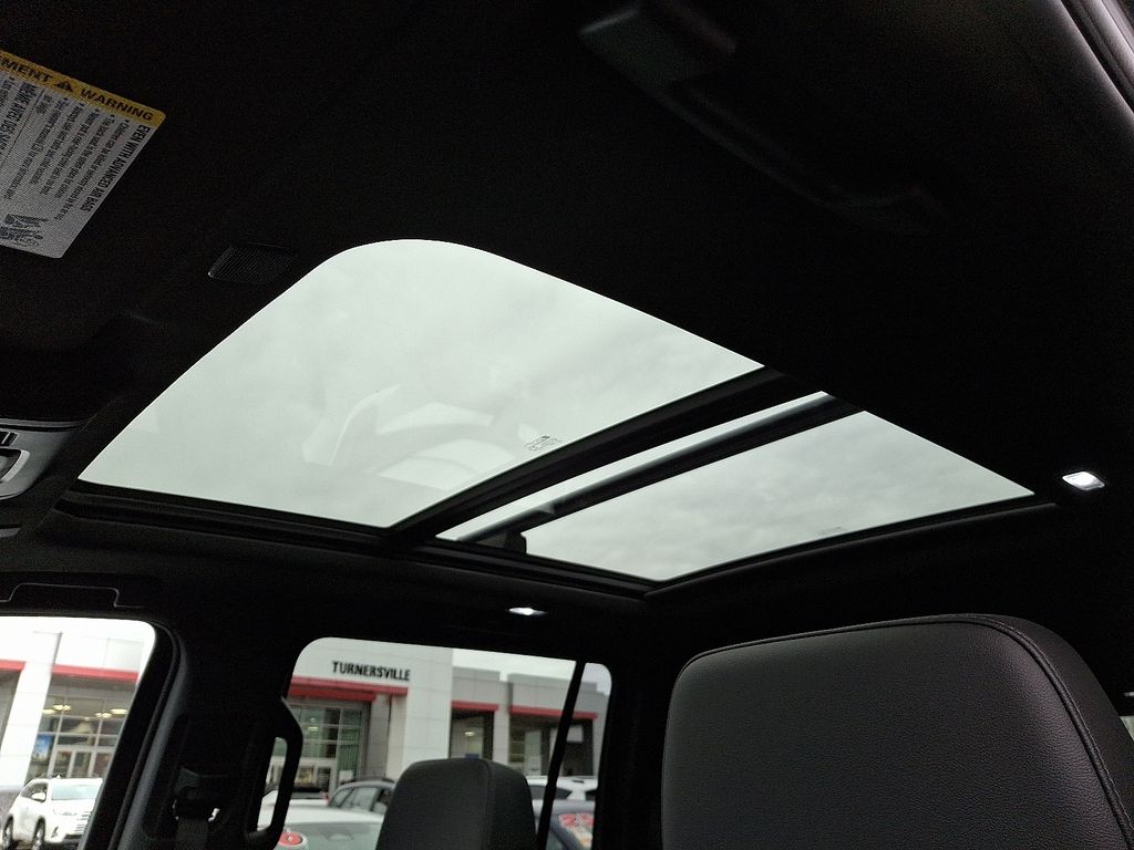 Thumbnail: 2022 Chevrolet Suburban - 16