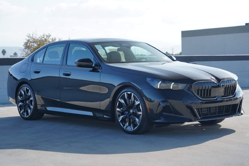Thumbnail: 2027 BMW 5 Series - 3
