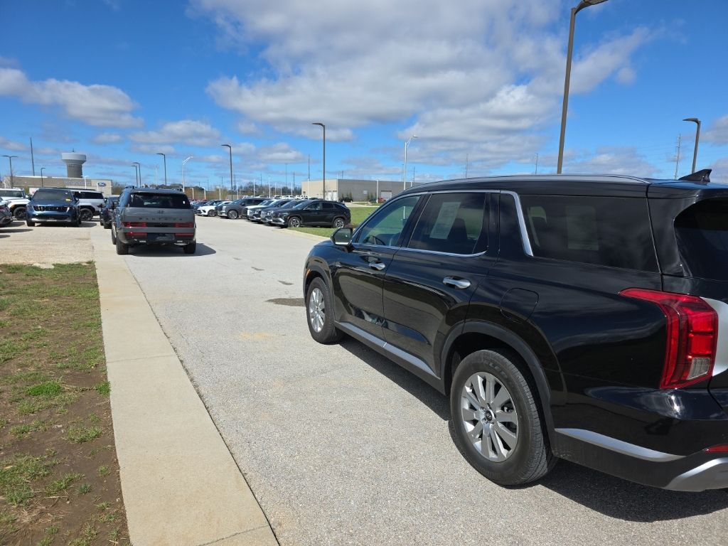 View vehicle photo 6