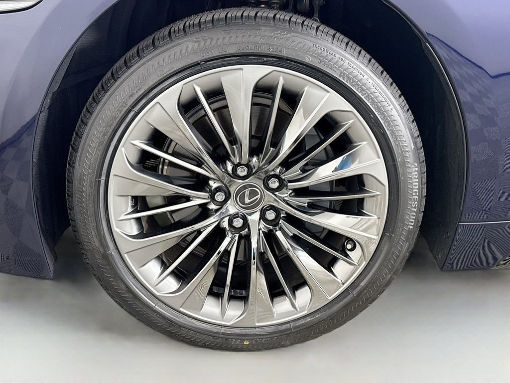 Thumbnail: 2018 Lexus LS - 32