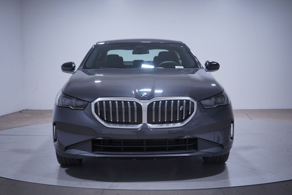 Thumbnail: 2026 BMW i5 - 4