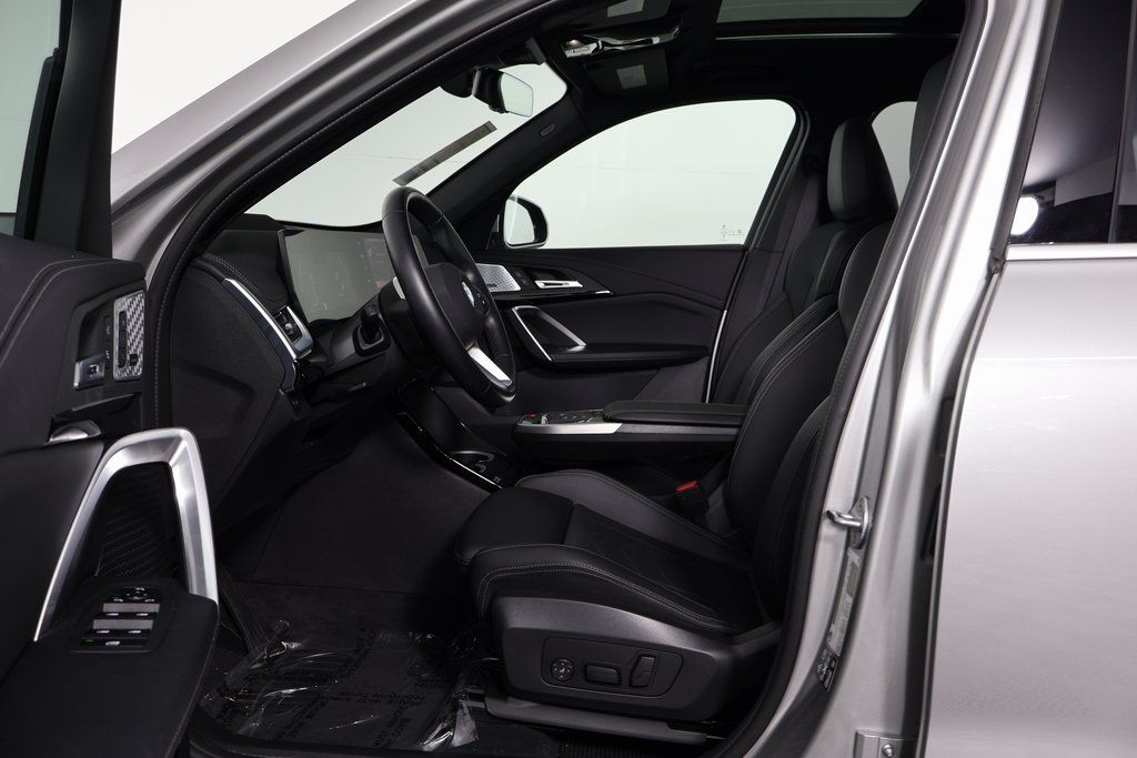 Thumbnail: 2025 BMW X1 - 10