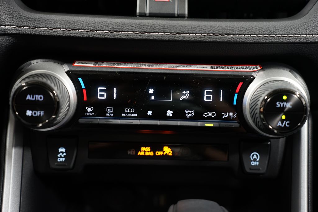 2025 Toyota RAV4 XLE 20