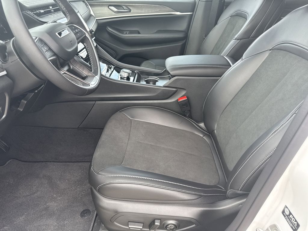 2026 Jeep Grand Cherokee Altitude White at Mac Haik CDJR North Houston