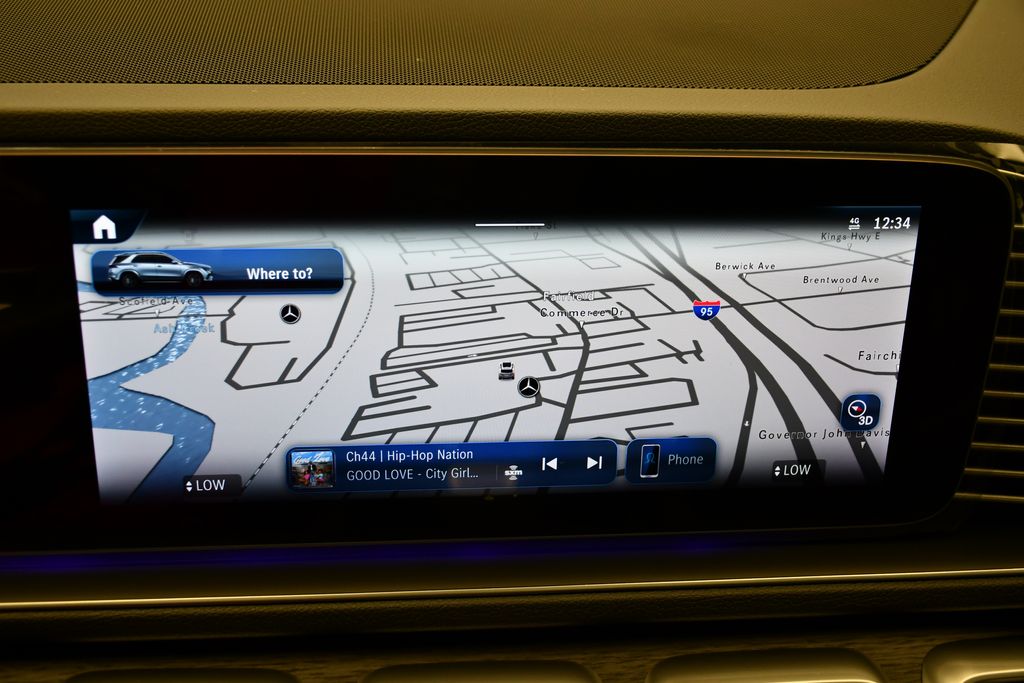 Thumbnail: 2026 Mercedes-Benz GLE - 26