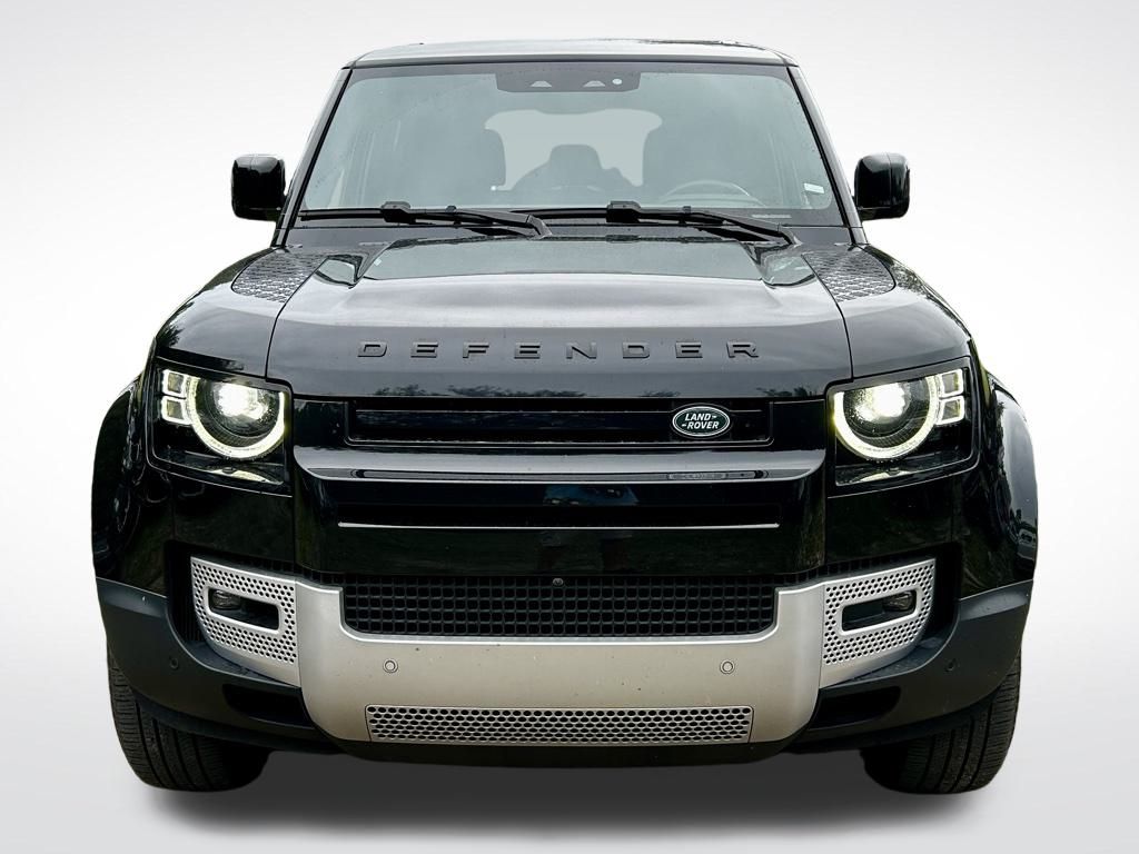 2025 Land Rover Defender S's photo