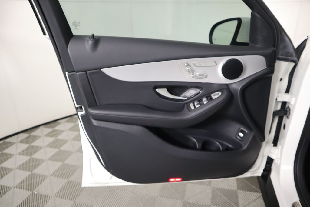 2021 Mercedes-Benz GLC 300 24