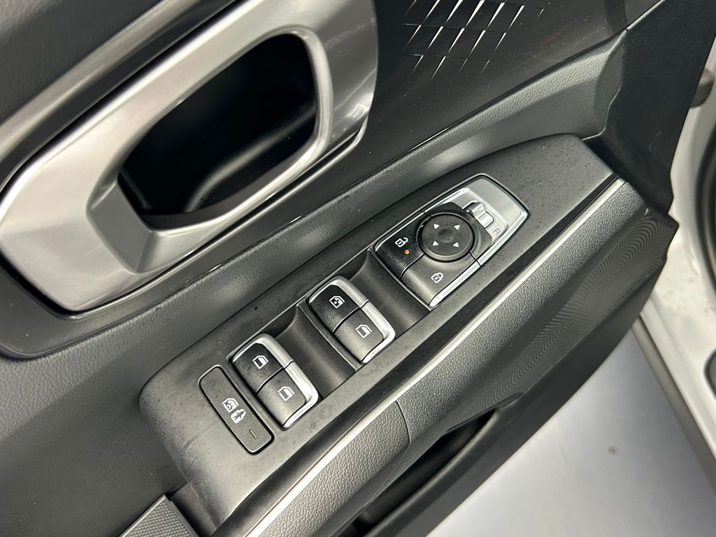 Used 2025 Wolf Gray Kia S image 17