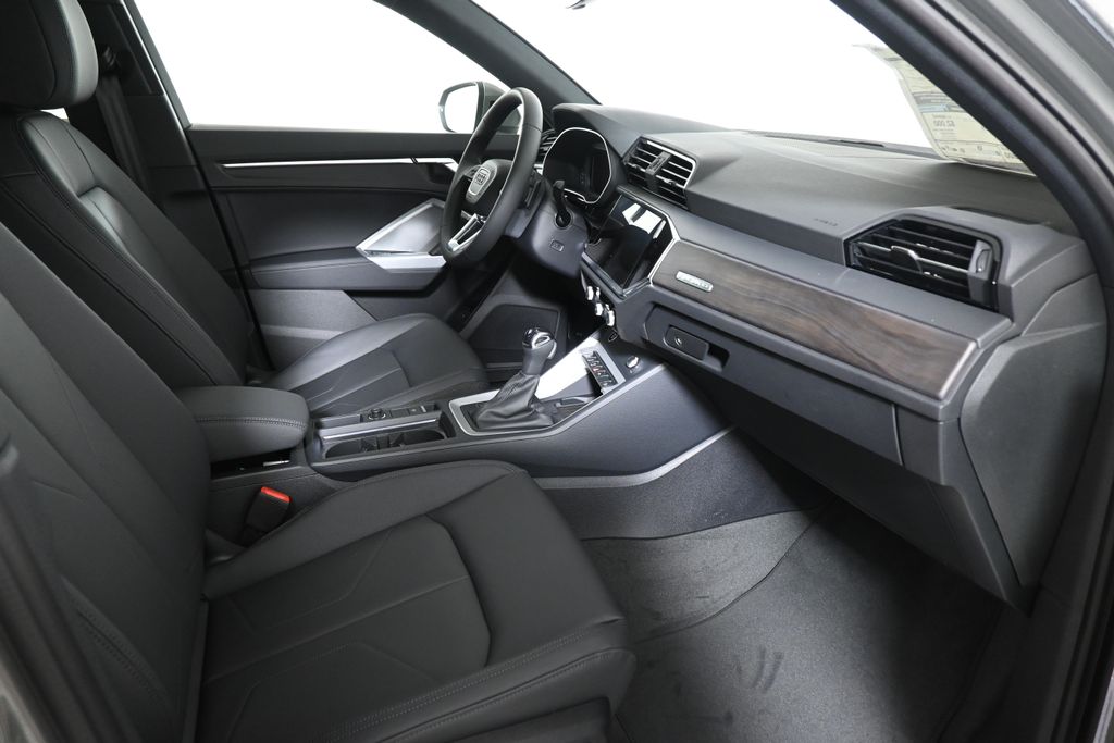 Thumbnail: 2025 Audi Q3 - 21