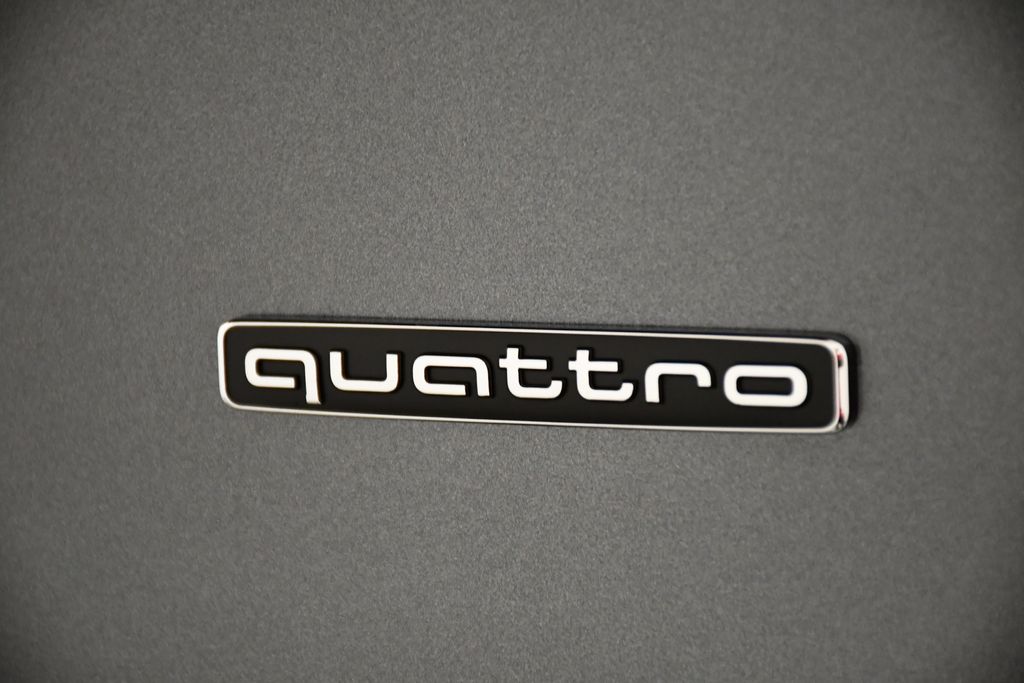 Thumbnail: 2025 Audi Q5 - 10