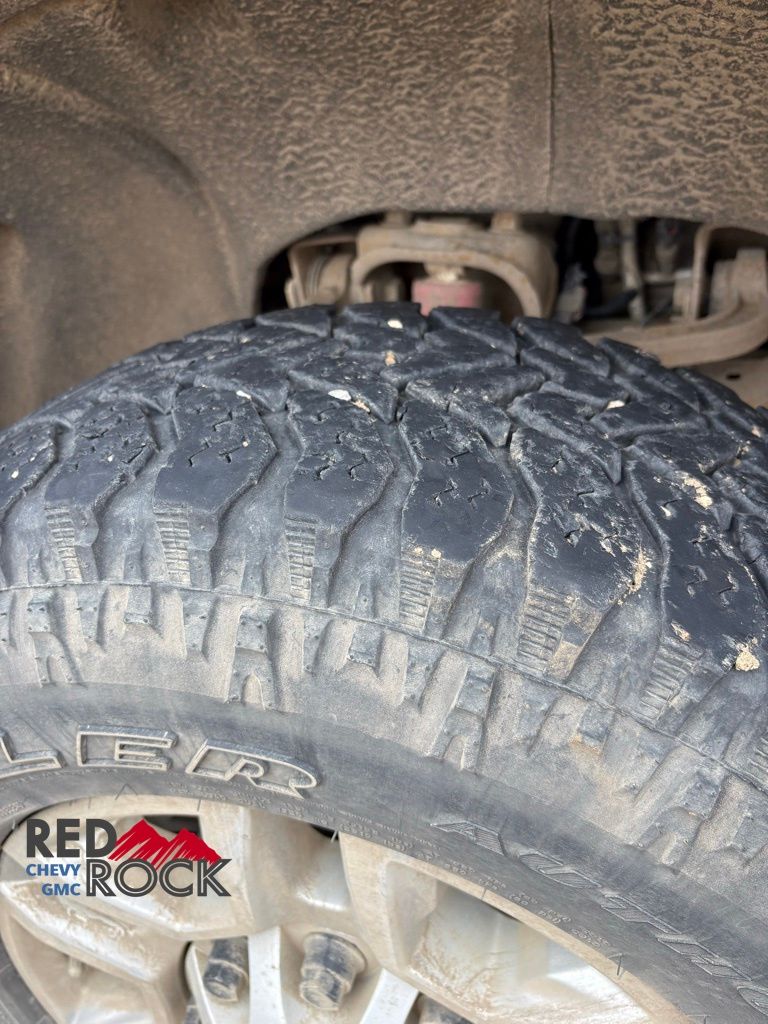 Summit White 2020 GMC Sierra 2500HD SLE Crew Cab 4WD Pickup Truck Four-Wheel Drive 6-Speed Automatic