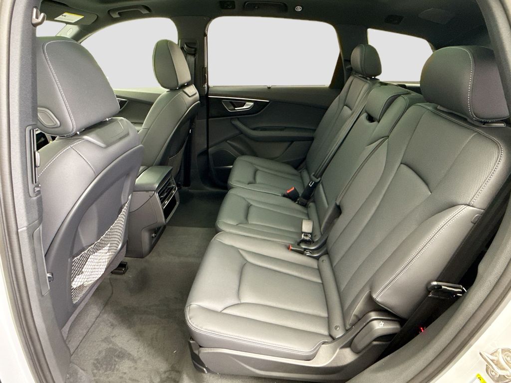 Thumbnail: 2026 Audi Q7 - 20